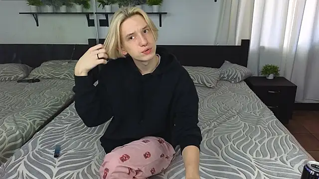 Snapshot of Ron_Vils chatting on November 15, 2025, 7:12 am Ron Vils online show from November 15, 2025, 7:12 am