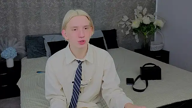 Snapshot of Ron_Vils chatting on December 3, 2025, 8:25 am Ron Vils online show from December 3, 2025, 8:25 am