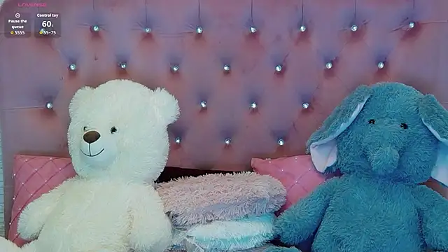 SophiaStarr online show from November 15, 2025, 7:40 pm