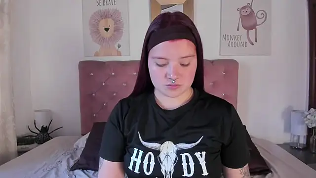 Snapshot of CelessteRedds chatting on November 11, 2025, 11:27 am CelessteRedds online show from November 11, 2025, 11:27 am