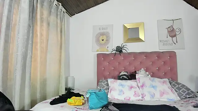 Snapshot of CelessteRedds chatting on October 24, 2025, 11:20 am CelessteRedds online show from October 24, 2025, 11:20 am