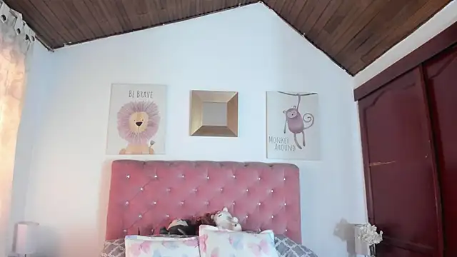 Snapshot of CelessteRedds chatting on October 27, 2025, 2:51 pm CelessteRedds online show from October 27, 2025, 2:51 pm