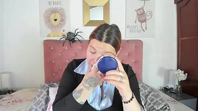 Snapshot of CelessteRedds chatting on October 25, 2025, 11:31 am CelessteRedds online show from October 25, 2025, 11:31 am