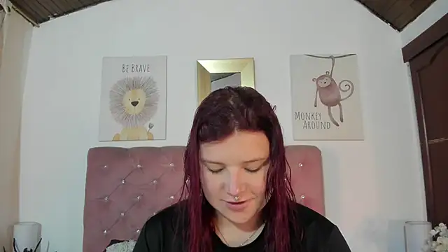 Snapshot of CelessteRedds chatting on November 21, 2025, 11:31 am CelessteRedds online show from November 21, 2025, 11:31 am