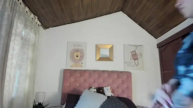 Snapshot of CelessteRedds chatting on November 25, 2025, 11:21 am CelessteRedds online show from November 25, 2025, 11:21 am