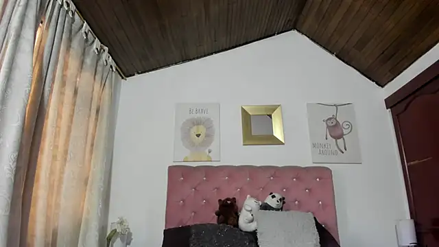 Snapshot of CelessteRedds chatting on December 5, 2025, 11:31 am CelessteRedds online show from December 5, 2025, 11:31 am