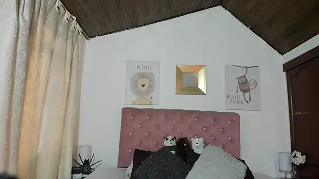 Snapshot of CelessteRedds chatting on November 4, 2025, 11:14 am CelessteRedds online show from November 4, 2025, 11:14 am