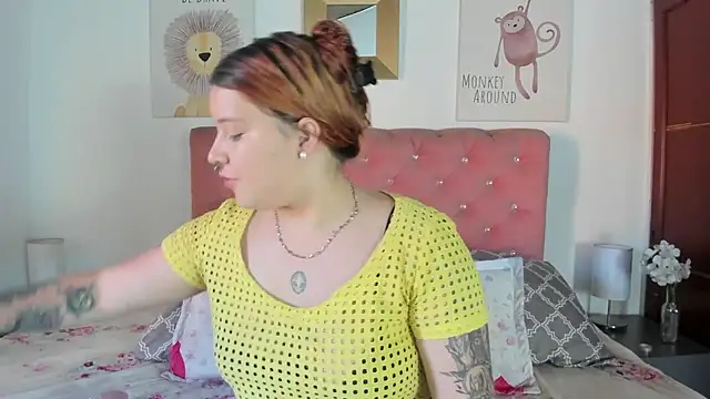 Snapshot of CelessteRedds chatting on October 22, 2025, 11:42 am CelessteRedds online show from October 22, 2025, 11:42 am