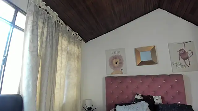 Snapshot of CelessteRedds chatting on November 10, 2025, 11:37 am CelessteRedds online show from November 10, 2025, 11:37 am