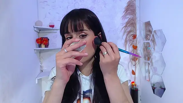 Melothompson online show from January 28, 2025, 12:43 pm