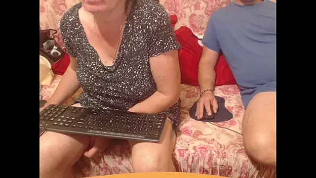 Snapshot of sweetcouplesweets chatting on November 2, 2025, 11:48 am sweetcouplesweets online show from November 2, 2025, 11:48 am