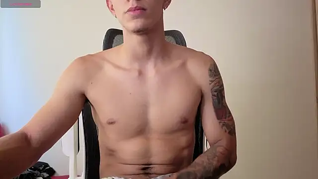 Cristopher23  online show from February 12, 2026, 9:36 pm