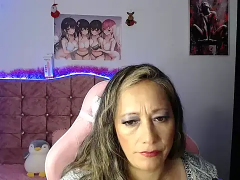 Snapshot of Melanyy_100 chatting on December 28, 2024, 12:04 am Melanyy 100 online show from December 28, 2024, 12:04 am