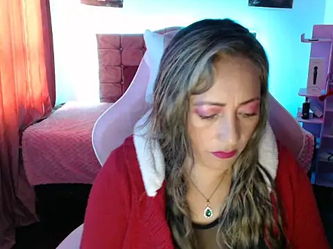 Snapshot of Melanyy_100 chatting on February 12, 2025, 7:13 pm Melanyy 100 online show from February 12, 2025, 7:13 pm