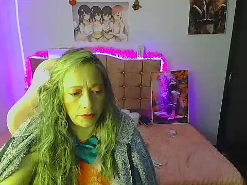 Snapshot of Melanyy_100 chatting on December 17, 2024, 7:15 pm Melanyy 100 online show from December 17, 2024, 7:15 pm