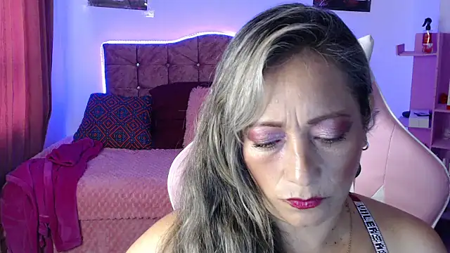 Snapshot of Melanyy_100 chatting on March 17, 2025, 9:24 pm Melanyy 100 online show from March 17, 2025, 9:24 pm