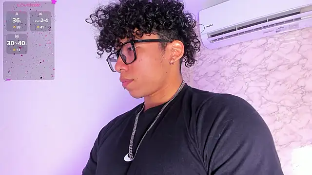 Snapshot of AkazaBoy_ chatting on February 19, 2026, 4:53 am AkazaBoy online show from February 19, 2026, 4:53 am