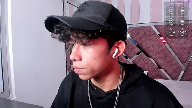 Snapshot of AkazaBoy_ chatting on May 16, 2026, 4:22 am AkazaBoy online show from May 16, 2026, 4:22 am