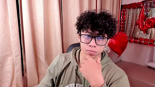 Snapshot of AkazaBoy_ chatting on February 18, 2026, 5:05 am AkazaBoy online show from February 18, 2026, 5:05 am