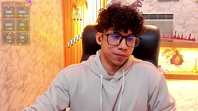 Snapshot of AkazaBoy_ chatting on October 22, 2025, 4:23 am AkazaBoy online show from October 22, 2025, 4:23 am