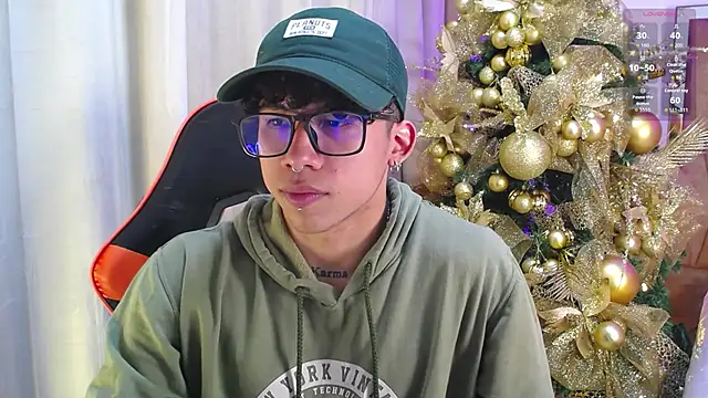 Snapshot of AkazaBoy_ chatting on December 17, 2025, 4:17 am AkazaBoy online show from December 17, 2025, 4:17 am