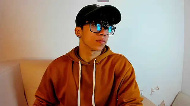 AkazaBoy  online show from April 12, 2026, 5:44 am