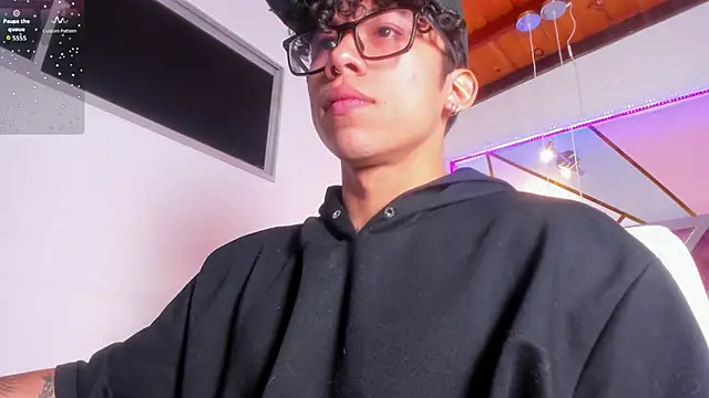 Snapshot of AkazaBoy_ chatting on May 13, 2026, 4:41 am AkazaBoy online show from May 13, 2026, 4:41 am