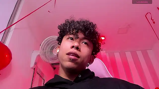 Snapshot of AkazaBoy_ chatting on February 11, 2026, 4:56 am AkazaBoy online show from February 11, 2026, 4:56 am