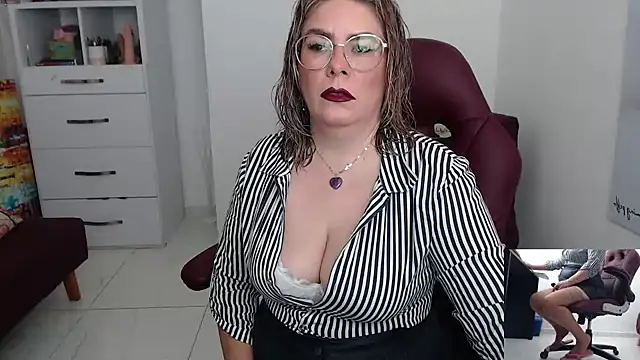 Serenay  online show from January 2, 2025, 8:57 pm