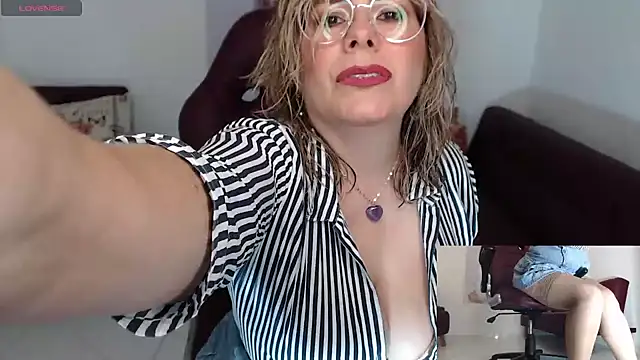 Serenay  online show from January 8, 2025, 10:37 pm