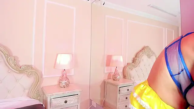 Snapshot of SamanthaPierce chatting on October 2, 2025, 12:08 pm SamanthaPierce online show from October 2, 2025, 12:08 pm