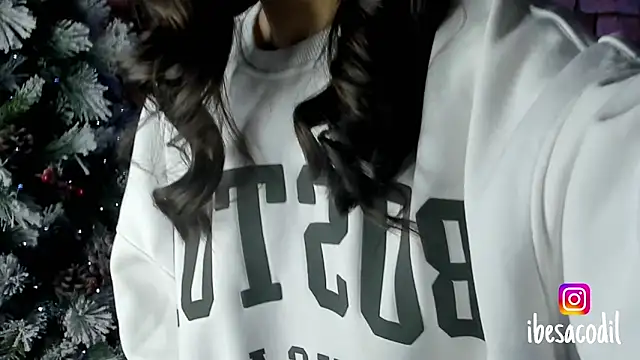 Snapshot of adriana_allien chatting on January 7, 2025, 11:35 pm adriana allien online show from January 7, 2025, 11:35 pm