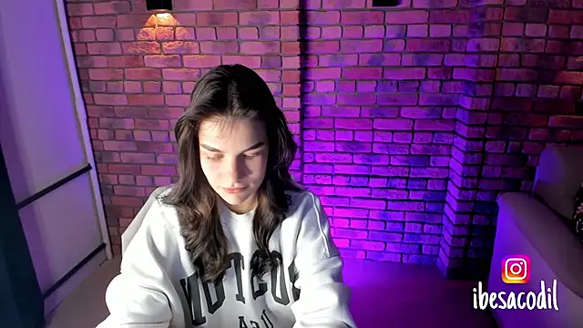 Snapshot of adriana_allien chatting on January 17, 2025, 10:01 pm adriana allien online show from January 17, 2025, 10:01 pm