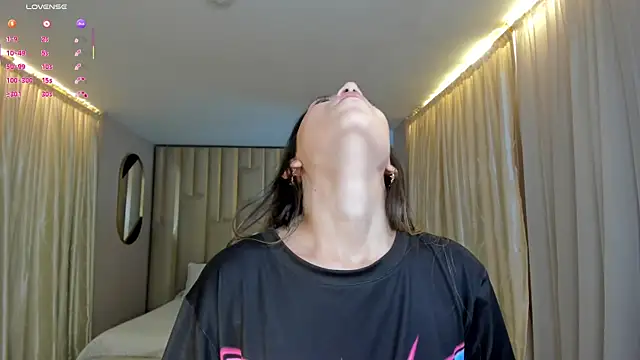 Snapshot of TaraLawrence chatting on January 8, 2026, 2:50 am TaraLawrence online show from January 8, 2026, 2:50 am