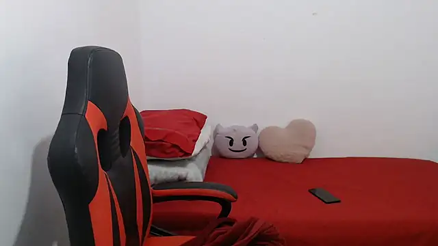 Snapshot of madelyn30 chatting on October 24, 2025, 8:35 am madelyn30 online show from October 24, 2025, 8:35 am