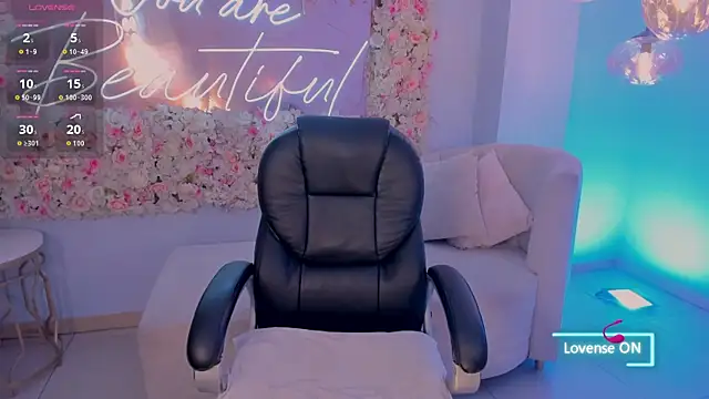 Snapshot of MaddisonLowe chatting on January 9, 2026, 4:08 am MaddisonLowe online show from January 9, 2026, 4:08 am