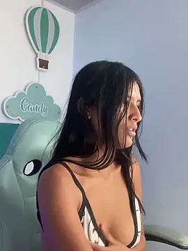 Snapshot of _18_laura chatting on December 5, 2024, 9:11 am 18 laura online show from December 5, 2024, 9:11 am