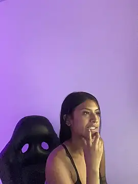 Snapshot of _18_laura chatting on January 12, 2025, 10:02 am 18 laura online show from January 12, 2025, 10:02 am