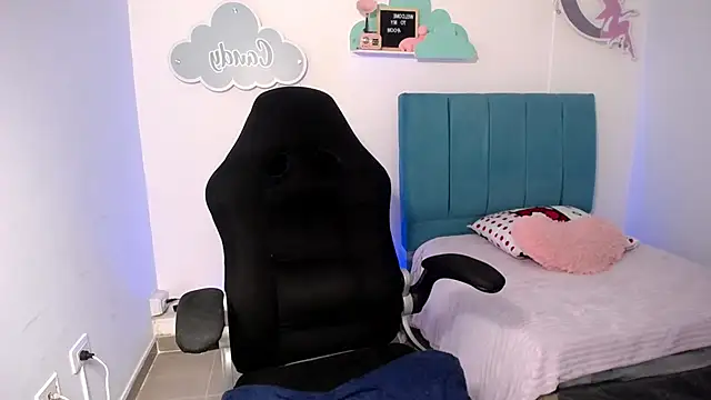 Snapshot of _18_laura chatting on December 24, 2024, 2:54 am 18 laura online show from December 24, 2024, 2:54 am