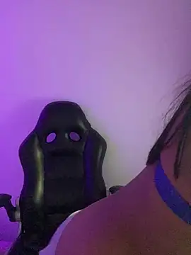 Snapshot of _18_laura chatting on January 12, 2025, 7:00 am 18 laura online show from January 12, 2025, 7:00 am