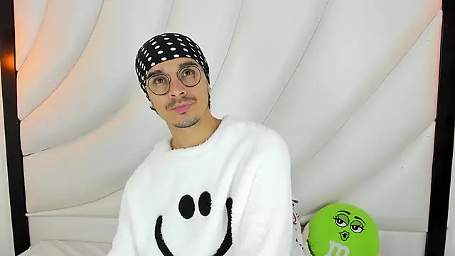 Snapshot of Hugo_Coopers chatting on March 5, 2025, 3:29 am Hugo Coopers online show from March 5, 2025, 3:29 am