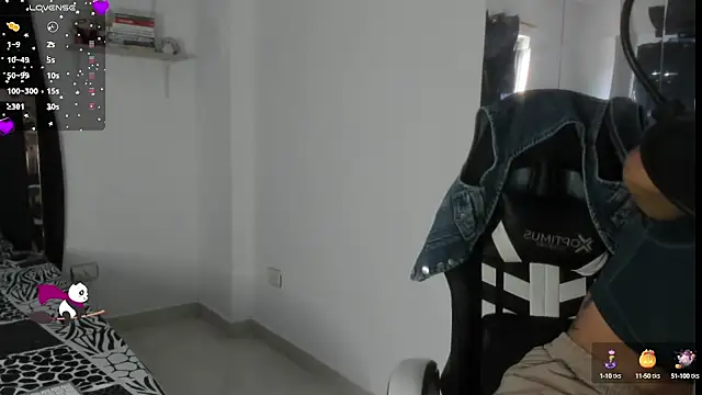 Snapshot of Moon_Sammy chatting on October 17, 2025, 1:13 pm Moon Sammy online show from October 17, 2025, 1:13 pm