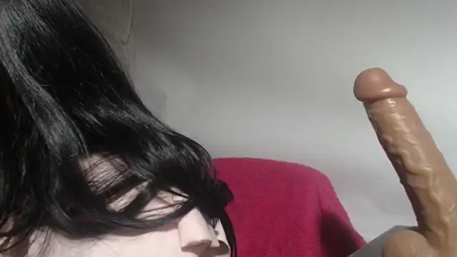 KimPielCanela online show from December 13, 2025, 8:04 pm