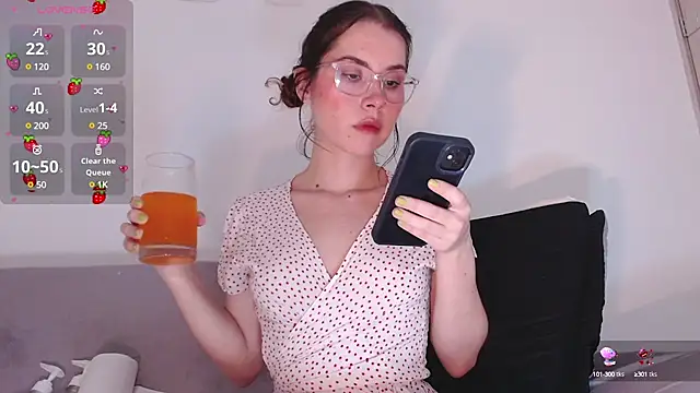 Snapshot of joan_didion chatting on December 9, 2024, 3:18 am joan didion online show from December 9, 2024, 3:18 am