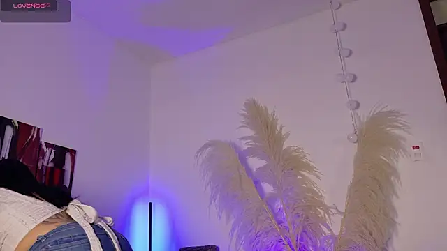 emma sexxy online show from March 23, 2026, 10:37 am