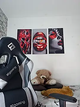 Antonella2 m online show from November 18, 2025, 5:05 pm