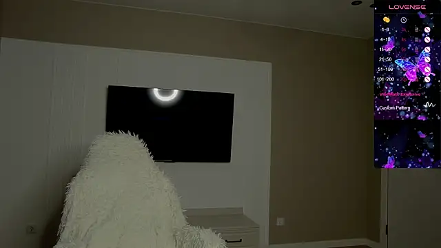 Holly Molii online show from December 19, 2025, 2:04 am