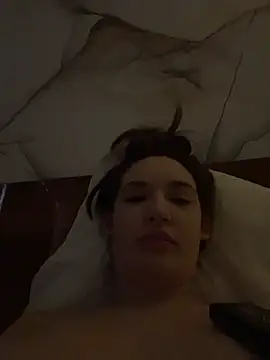 Holly Molii online show from April 4, 2026, 5:14 am