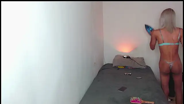 Snapshot of ChristinaSaphier chatting on October 16, 2025, 9:01 pm ChristinaSaphier online show from October 16, 2025, 9:01 pm