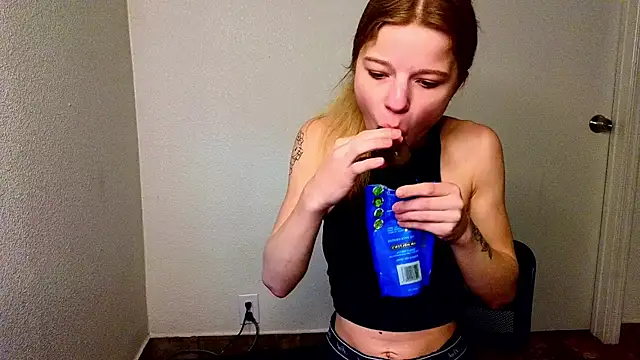 Snapshot of foxy_ana13 chatting on February 21, 2025, 8:16 pm foxy ana13 online show from February 21, 2025, 8:16 pm